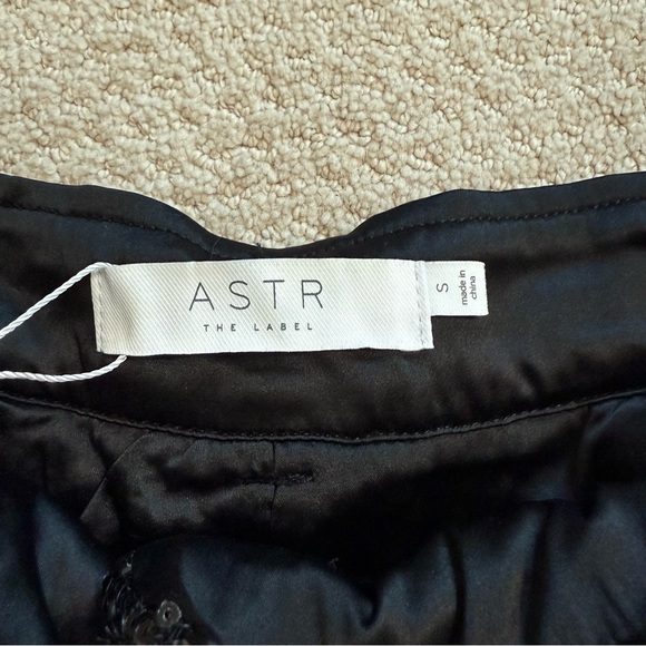 NWT ASTR the label Everette sequin shorts - Picture 6 of 8
